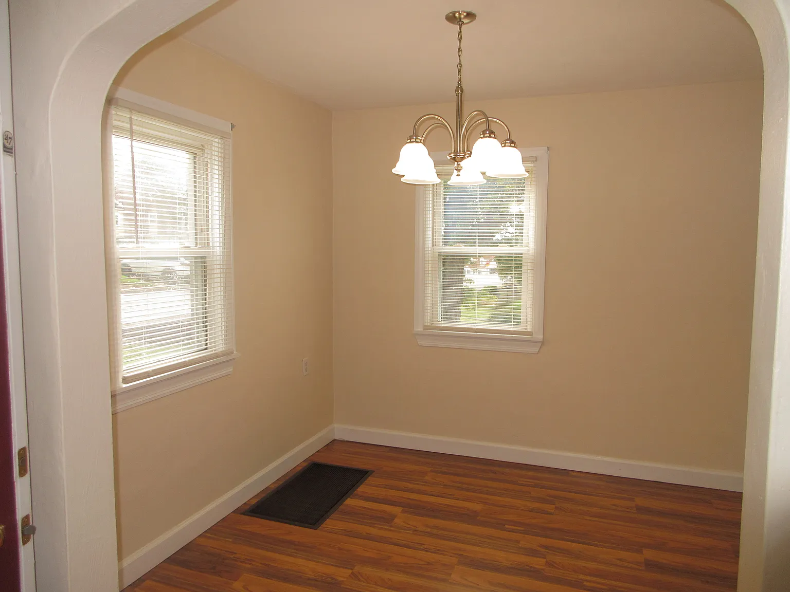 3 bed, 1000 sqft, $1,400 — Photo 4