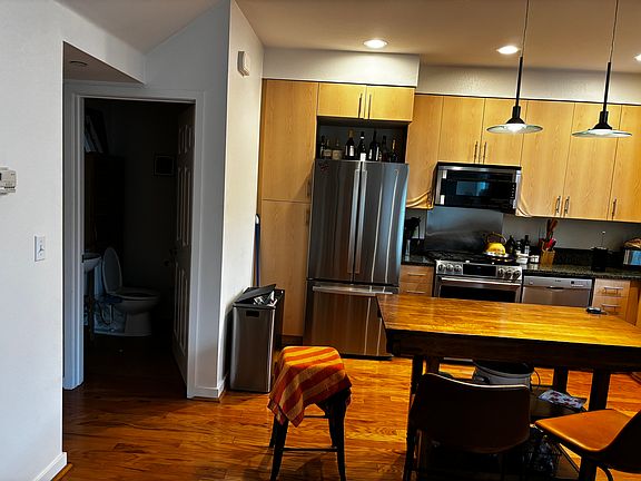 5th image of 1066 41st Ave Unit B105