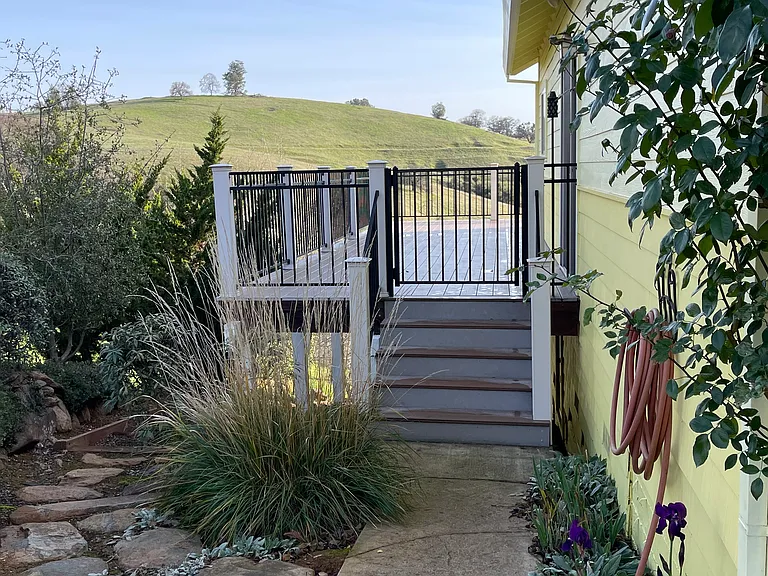272 California Dr — Photo 2