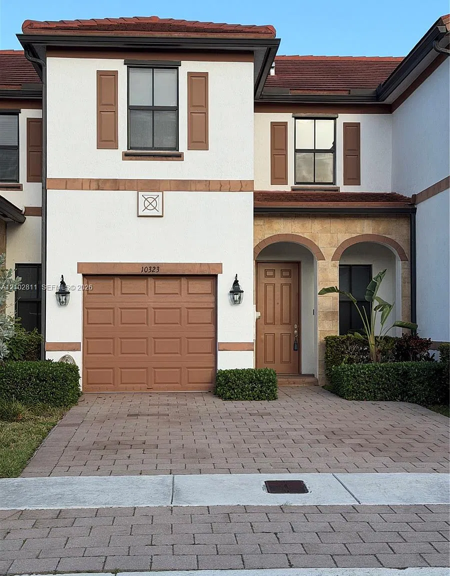 Aquabella Section One — Photo 1