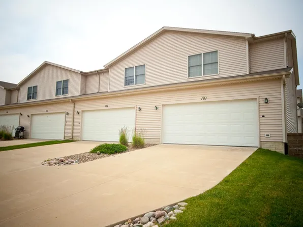 85 Yotzonot Dr, Bloomington, IL 61704