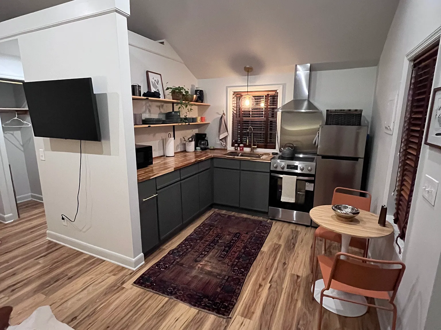 1 bed, 450 sqft, $1,600 — Photo 4