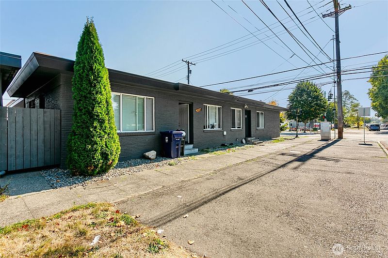 2nd image of 1123 S M Street