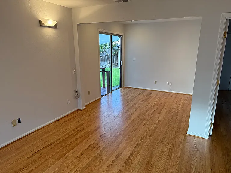 2351 Carmel Dr — Photo 3