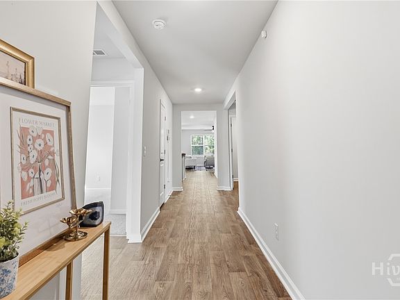 4th image of 128 Skylark Road