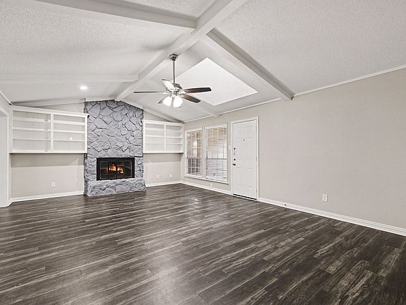 3rd image of 1702 Yorkshire Dr
