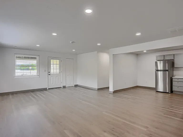124 Kathleen Dr #1 — Photo 19