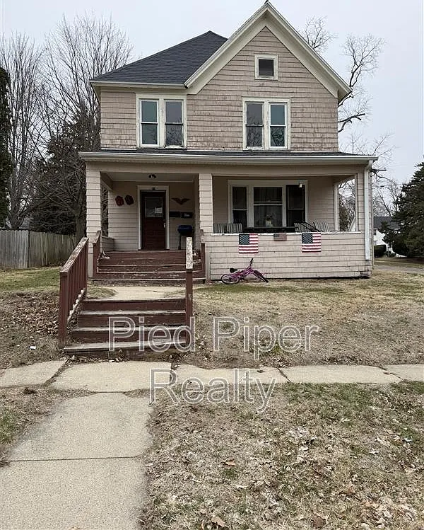 2 bed, 1.0 bath, 2241 sqft, $1,200 — Photo 1