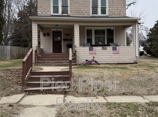 534 1/2 E Wyandotte St, Freeport, IL 61032