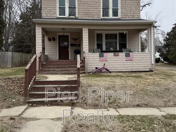 534 1/2 E Wyandotte St, Freeport, IL 61032