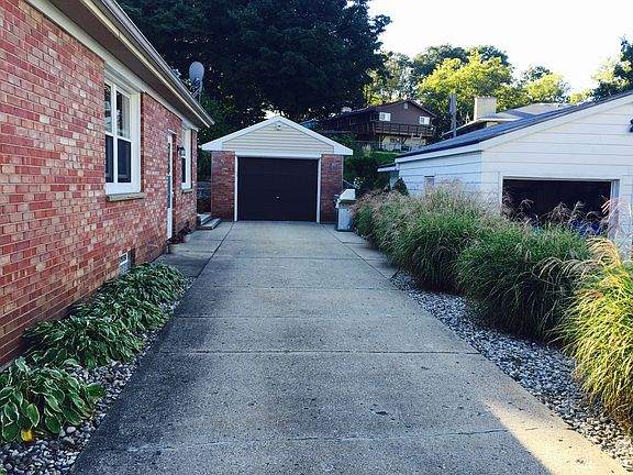 5th image of 713 Beaumont Dr NW