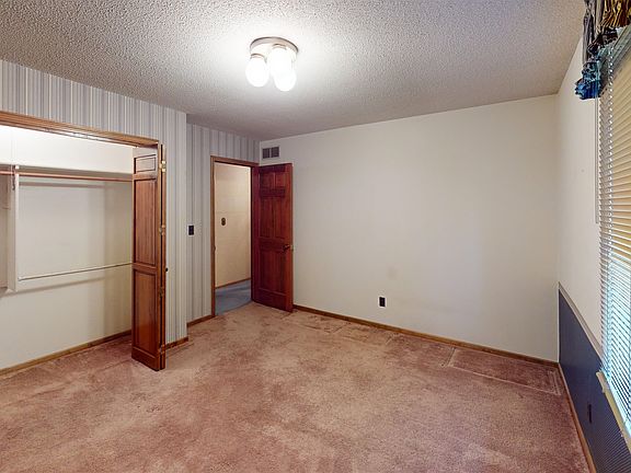 4th image of 3715 Country Ln