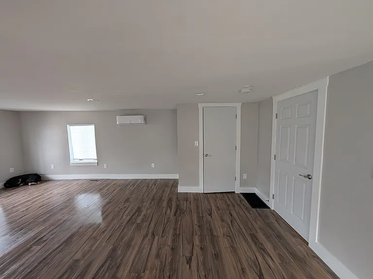 358 S Craig Ave — Photo 10