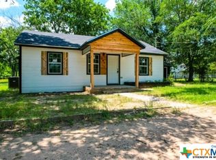 704 Golf Course Rd, Gatesville, TX 76528