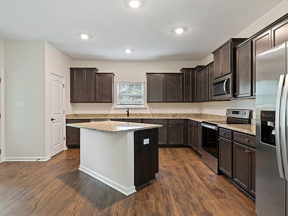 3rd image of 572 Fredericksburg Dr Lot 26