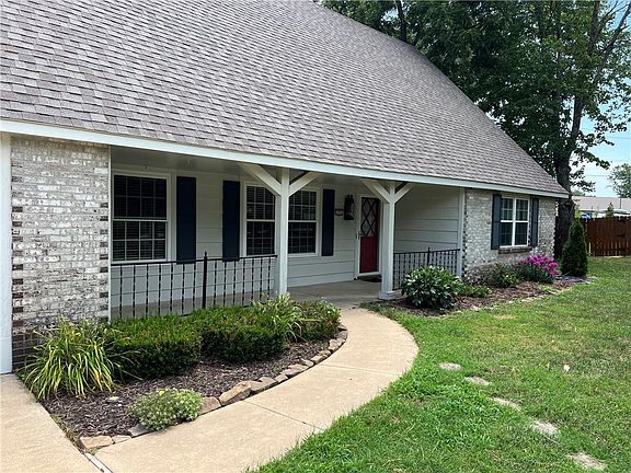 3rd image of 2701 W Sayre Ln