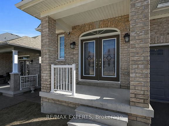 3rd image of 57 Hopkins Cres N