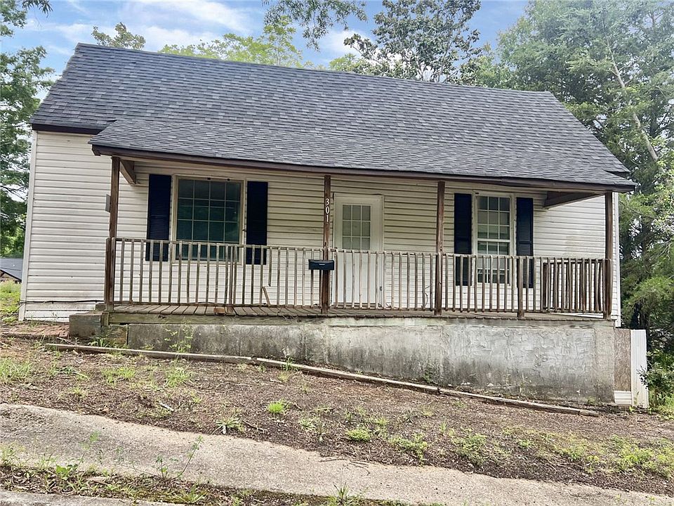1st image of 301 Hammett St