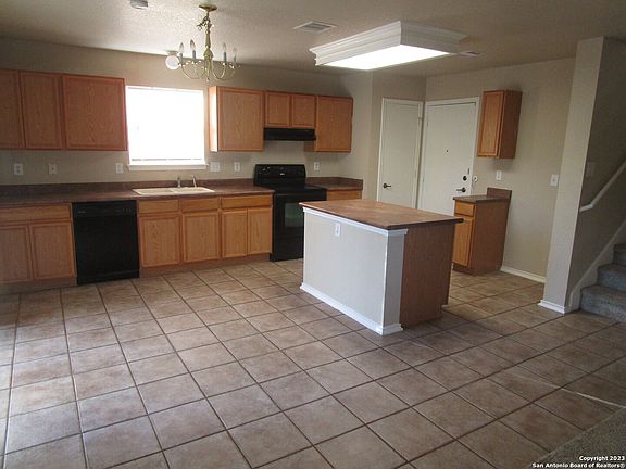 4th image of 102 AGENCY OAKS
