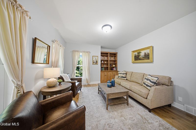 5th image of 30 Walden Circle
