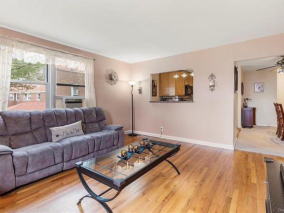 5th image of 8 Bryant Cres APT 1D