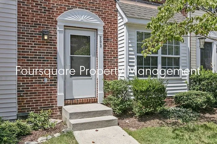 3 bed, 2.5 bath, 1424 sqft, $1,897 — Photo 2