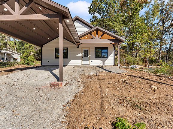 2nd image of 3007 Mockingbird Road