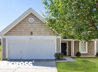 8211 Holly Tree Ln, Charlotte, NC 28216