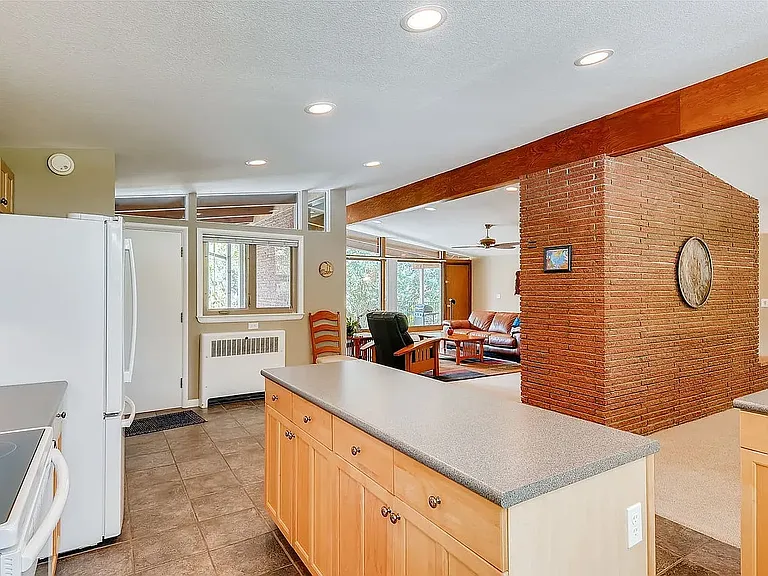 1375 Normandy Rd — Photo 14