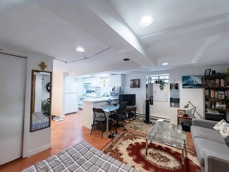 380 Davenport Rd #5 — Photo 7
