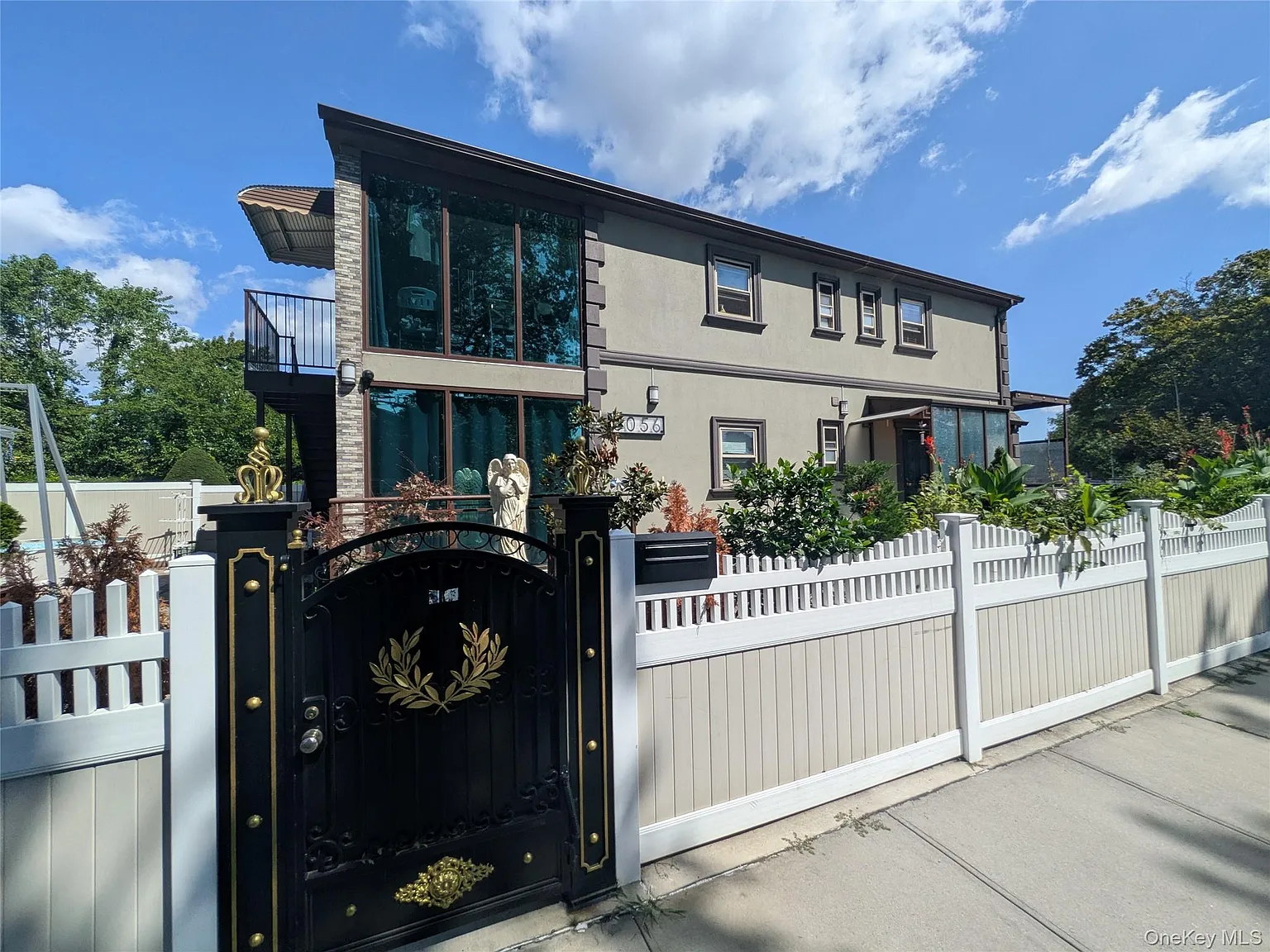 4 bed, 2.5 bath, 1930 sqft, $4,600 — Photo 1