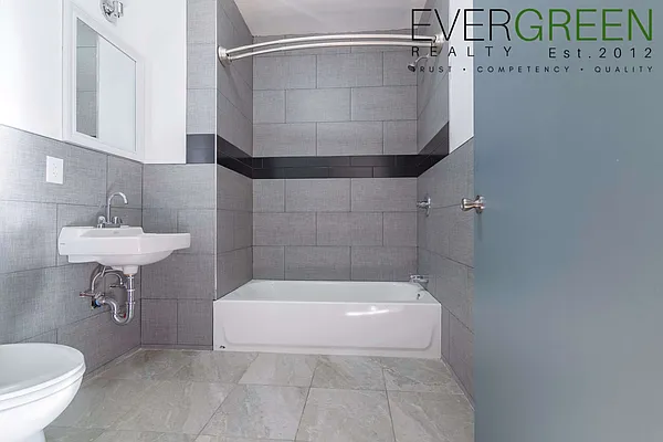 Rented by Evergreen Apartments BK | media 44