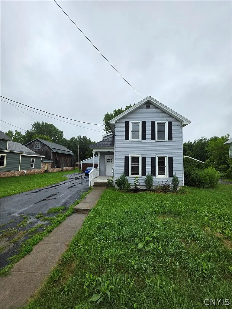 4 bed, 2.0 bath, 2060 sqft, $2,000 — Photo 1