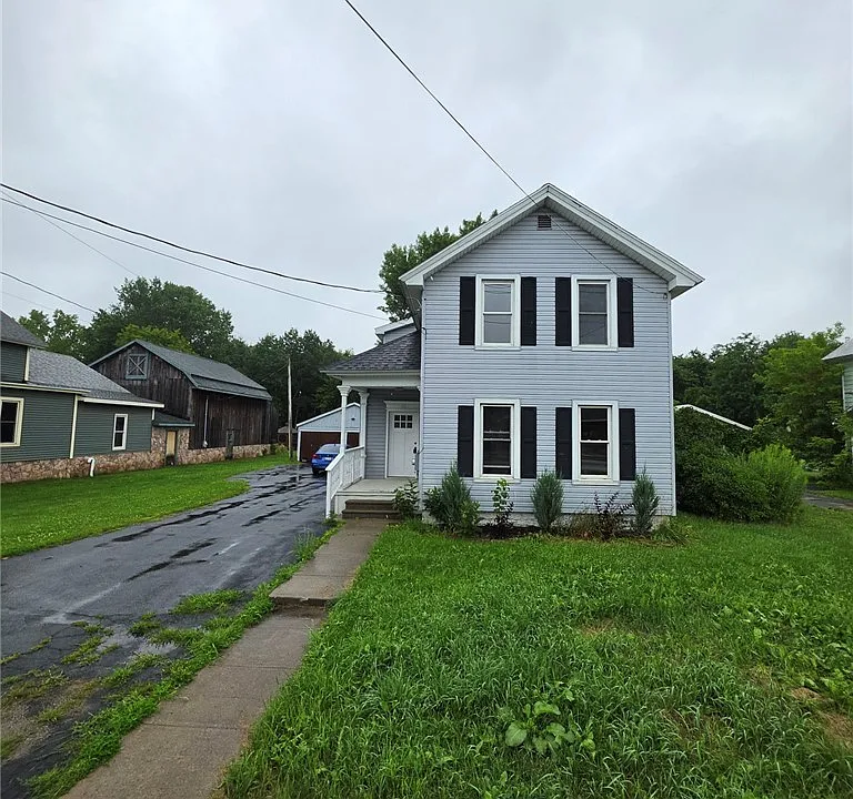 12 Main St
