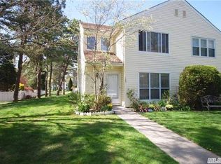 105 Dari Dr, Holbrook, NY 11741