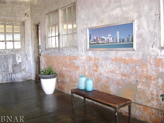 3rd image of 209 E Washington St APT 5