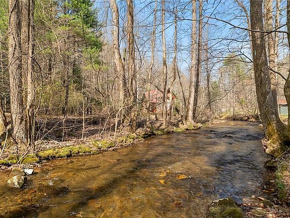 4th image of 881 Fox Mountain Rd