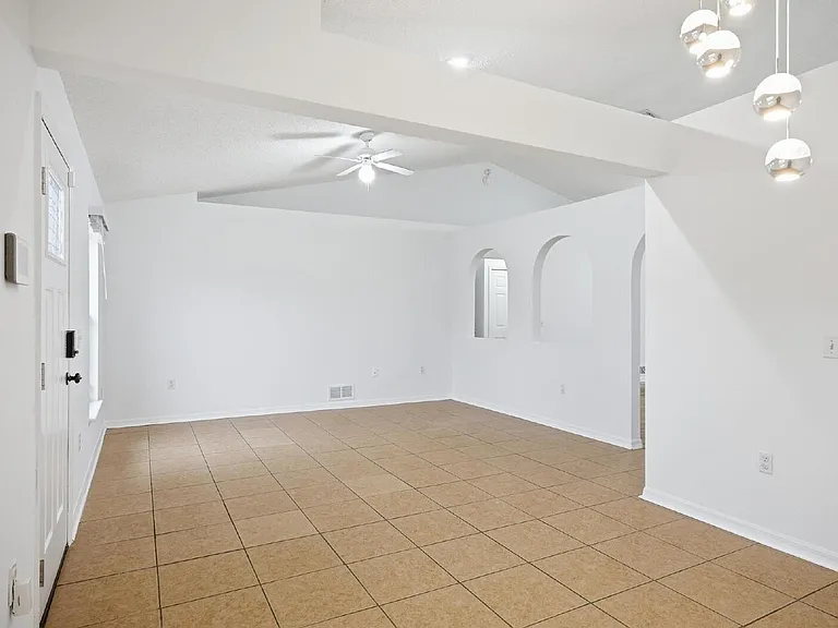 38 Bud Field Dr — Photo 6