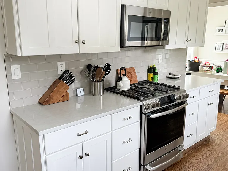 1558 Scriven Ave — Photo 3