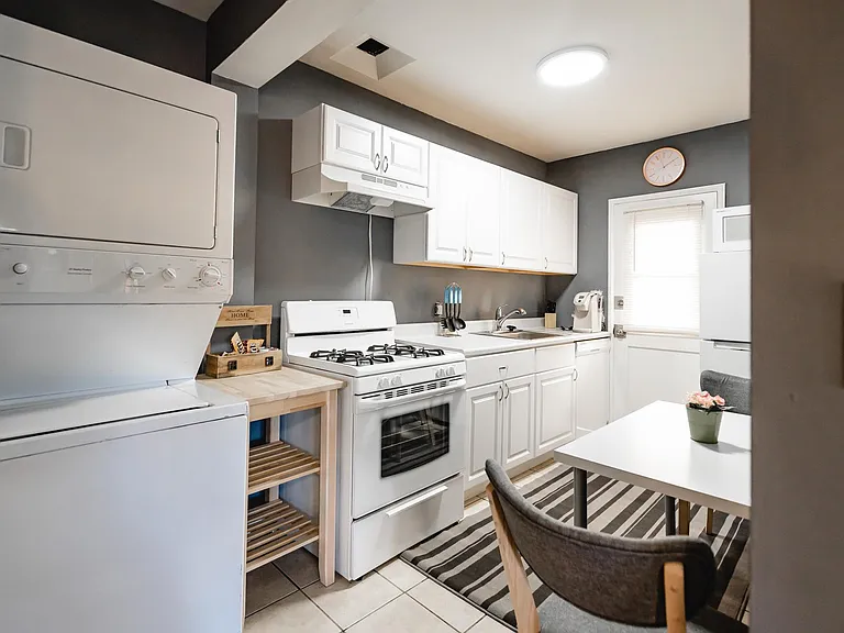 5147 Riverton Ave — Photo 11