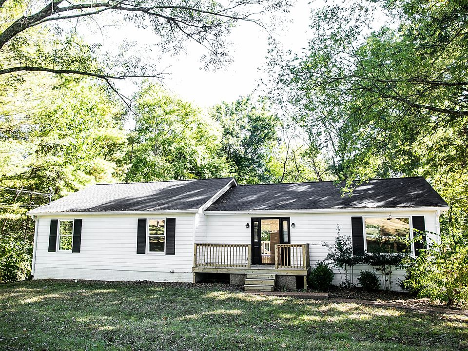 1st image of 210 Elliott Ct
