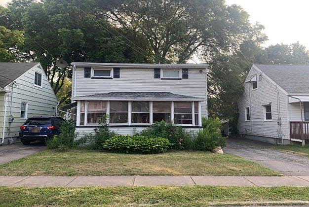1st image of 219 W Ivy St