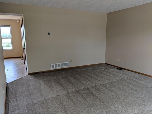 4th image of 4786 Elmont Pl