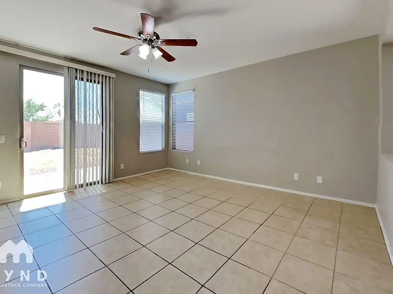 6834 S 30th Ln — Photo 2
