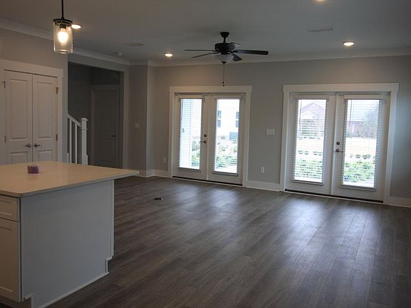 4th image of 100 Beach Dr #12