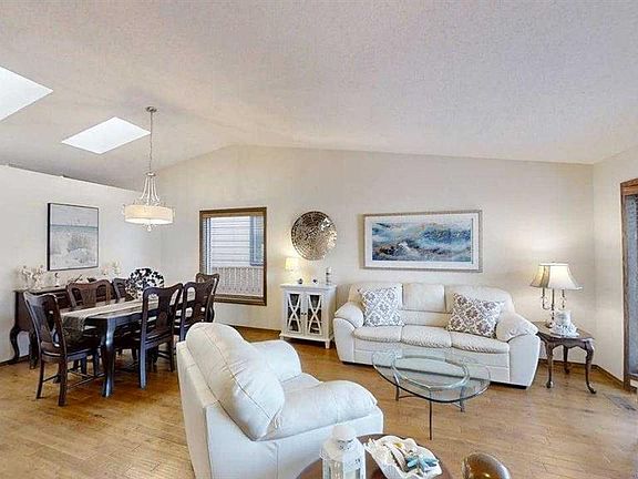 3rd image of 42 S Ridgewood Blvd W