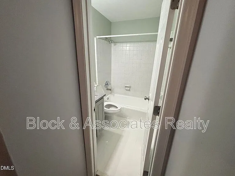 4808 Blue Bird Ct #D — Photo 46