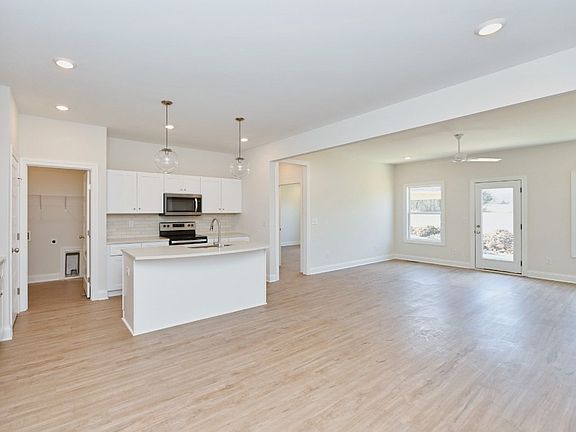 4th image of 206 Annleeken Dr