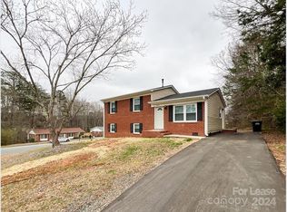 3201 Spring Valley Dr, Gastonia, NC 28052