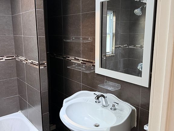 2nd image of 260 Toronto Ave #2